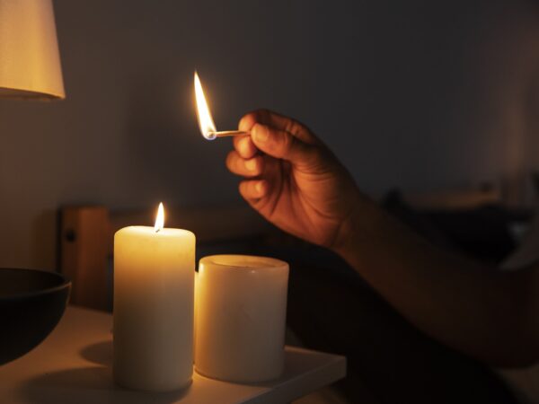 Vela 7 dias: como usar com propósito em rituais e práticas de proteção?