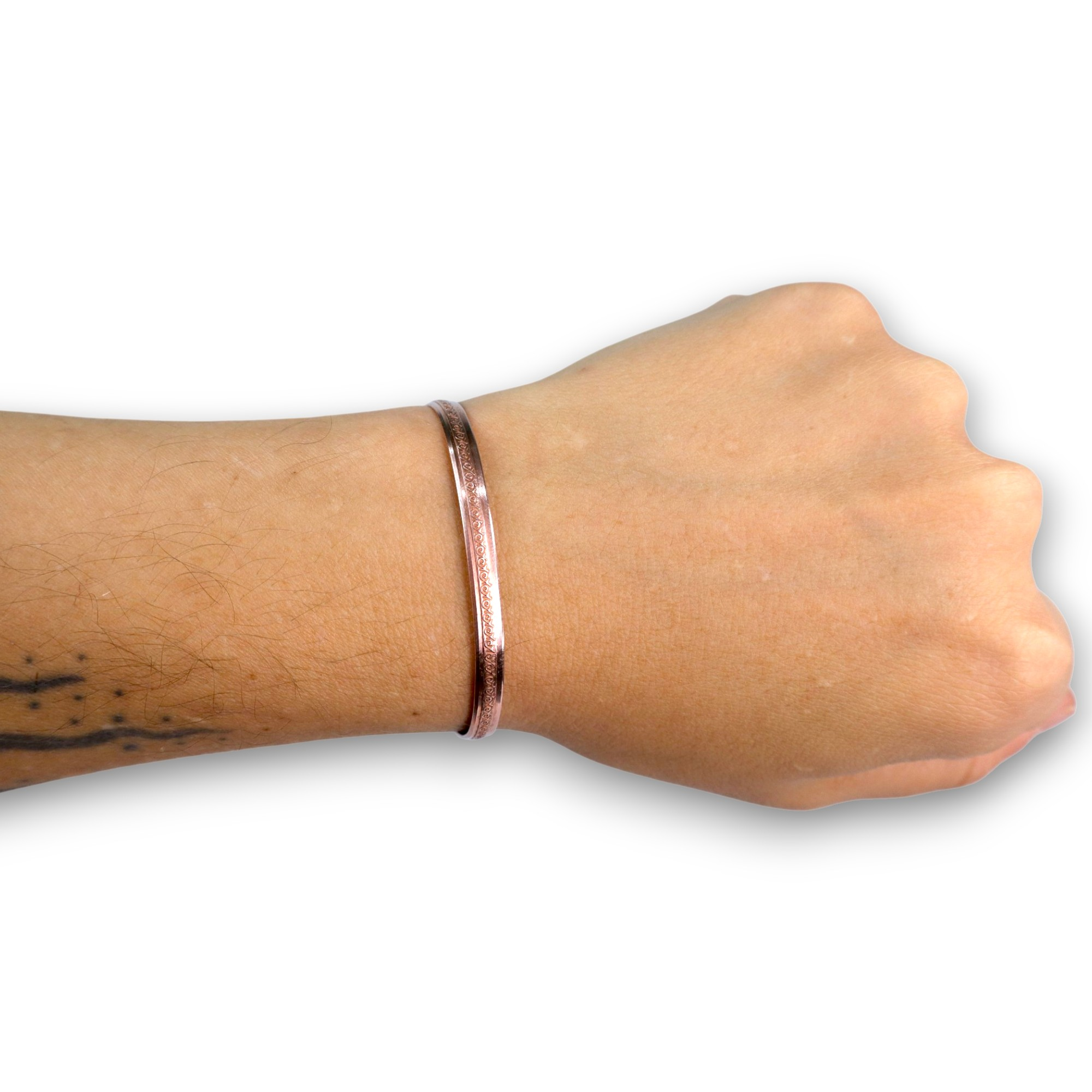 Pulseira de cobre: por que esse acessório é tão presente no universo esotérico?