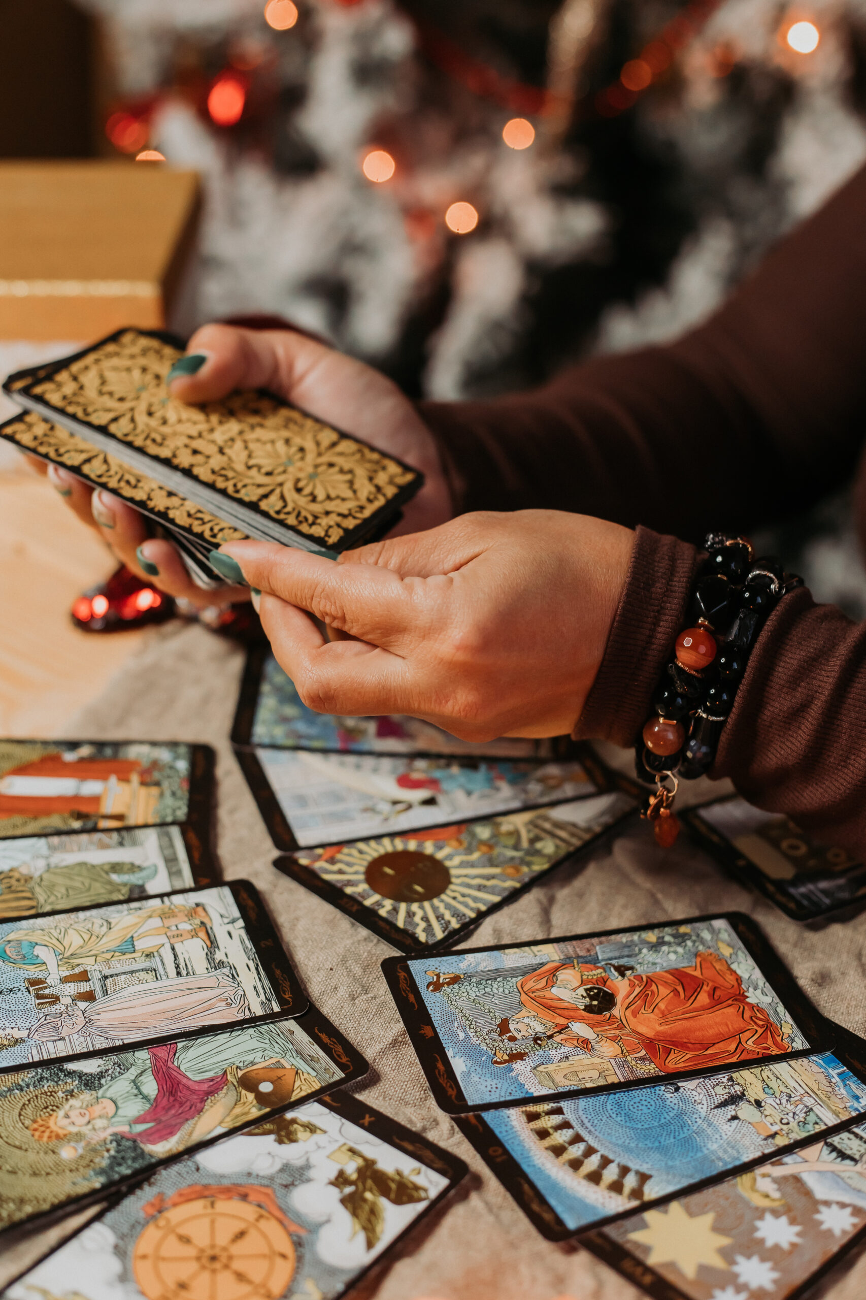 Tarot para iniciantes: quais itens ajudam a criar uma prática mais organizada?
